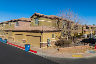 Sky Pointe in Las Vegas, NV - Building Photo - Building Photo