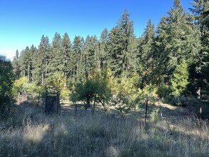 30366 Fox Hollow Rd, Unit Quail's Covey in Eugene, OR - Building Photo - Building Photo
