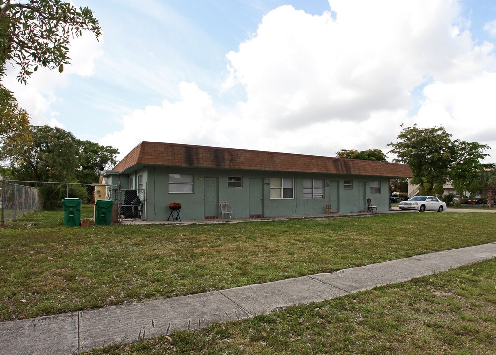 2256 NW 59th Ter in Fort Lauderdale, FL - Building Photo