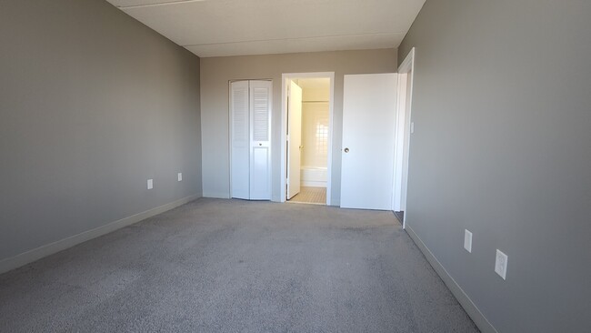 7 Ocean View Dr, Unit 706 in Boston, MA - Foto de edificio - Building Photo