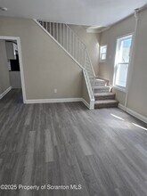 325 Larch St in Scranton, PA - Foto de edificio - Building Photo