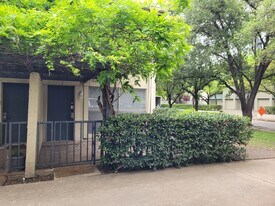 4431 Travis St, Unit 101