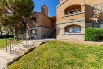 221 Mission Catalina Ln in Las Vegas, NV - Building Photo - Building Photo