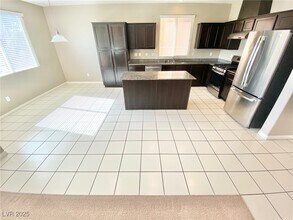 81 Avenza Dr in Henderson, NV - Building Photo - Building Photo