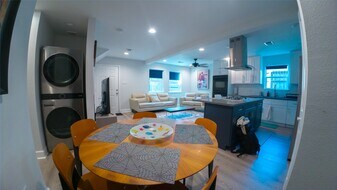 10326 Meadow Lake Ln in Houston, TX - Building Photo