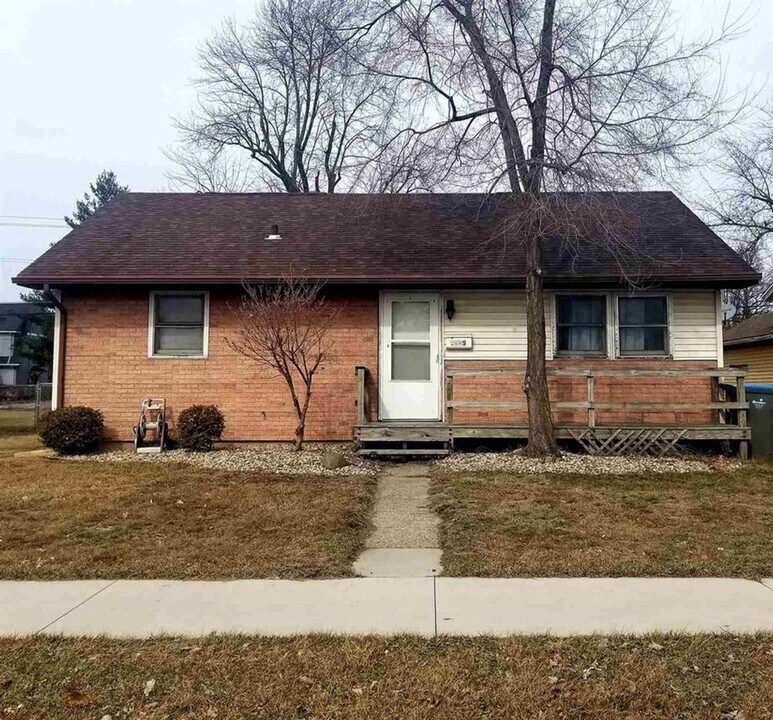 1915 E Market St in Warsaw, IN - Building Photo