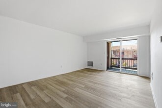 1242 Liberte Ct in Burlington, NJ - Building Photo - Building Photo