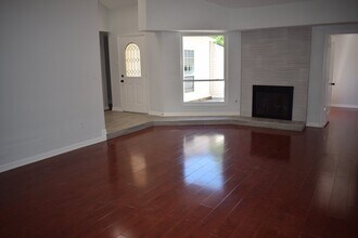 15807 Mill Hollow Dr in Houston, TX - Building Photo - Building Photo