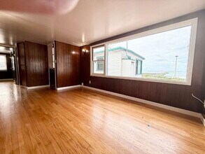 5075 Niagara Ave in San Diego, CA - Foto de edificio - Building Photo