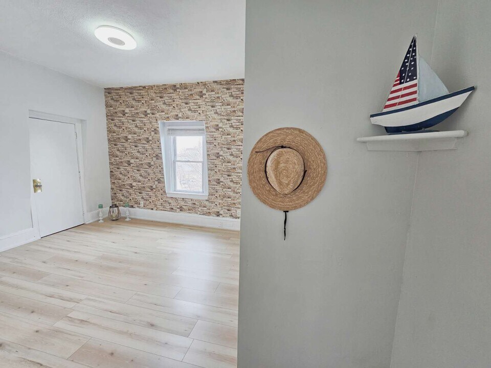 23 Benedict St, Unit Somerville unit 3 in Somerville, MA - Foto de edificio