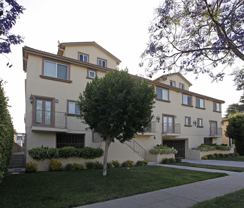 3668 Mentone Ave in Los Angeles, CA - Building Photo