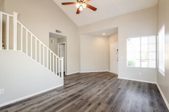2107 E Helena Dr in Phoenix, AZ - Building Photo - Building Photo