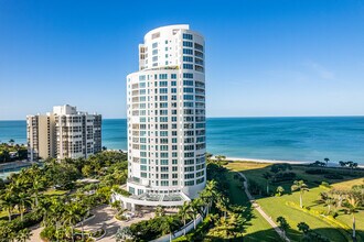 Regent Condominiums in Naples, FL - Building Photo - Building Photo