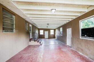 1710 NW 109th St in Miami, FL - Building Photo - Building Photo