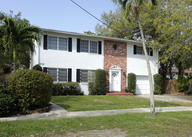 620 NE 122nd St in Miami, FL - Foto de edificio - Building Photo