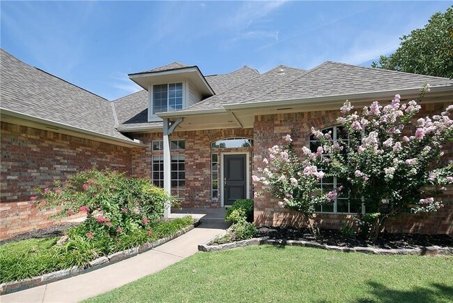 2425 Ashebury Way in Edmond, OK - Foto de edificio - Building Photo