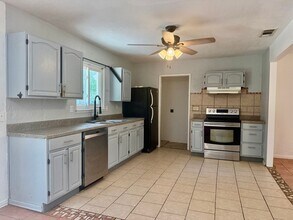 12014 El Sendero St in San Antonio, TX - Building Photo - Building Photo