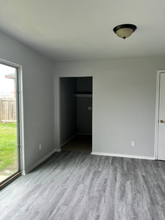 8619 Ky N Wy in Converse, TX - Foto de edificio - Building Photo