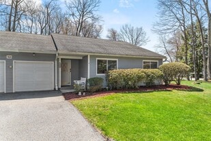 164 Carriage Ct in Yorktown Heights, NY - Building Photo