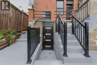 211 Gilbert Ave in Toronto, ON - Building Photo - Building Photo