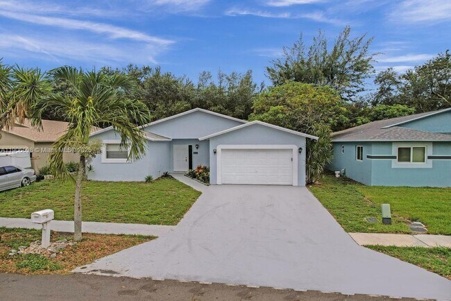 2444 Raleigh St in Hollywood, FL - Building Photo - Building Photo