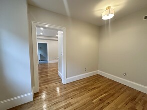 107 University Rd, Unit 1 in Brookline, MA - Building Photo - Building Photo