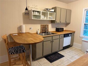 2035 Lyle Ave in College Park, GA - Building Photo - Building Photo