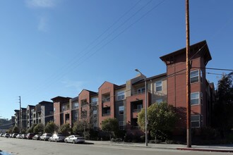 Tesoro Del Valle in Los Angeles, CA - Foto de edificio - Building Photo