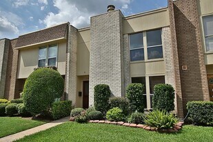 5228 Woodlawn Pl in Bellaire, TX - Building Photo