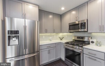 705-7 S 12th St in Philadelphia, PA - Building Photo - Building Photo