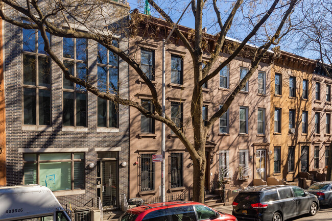 105 Saint Marks Pl in Brooklyn, NY - Building Photo - Building Photo