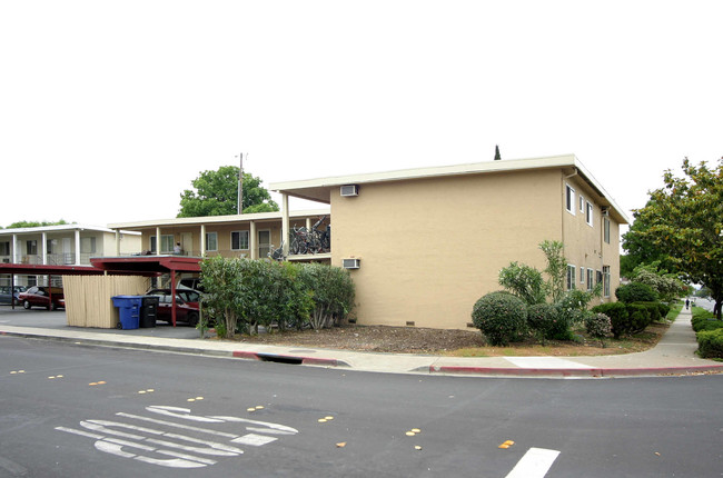 1495 Bassett Dr in Concord, CA - Building Photo - Building Photo