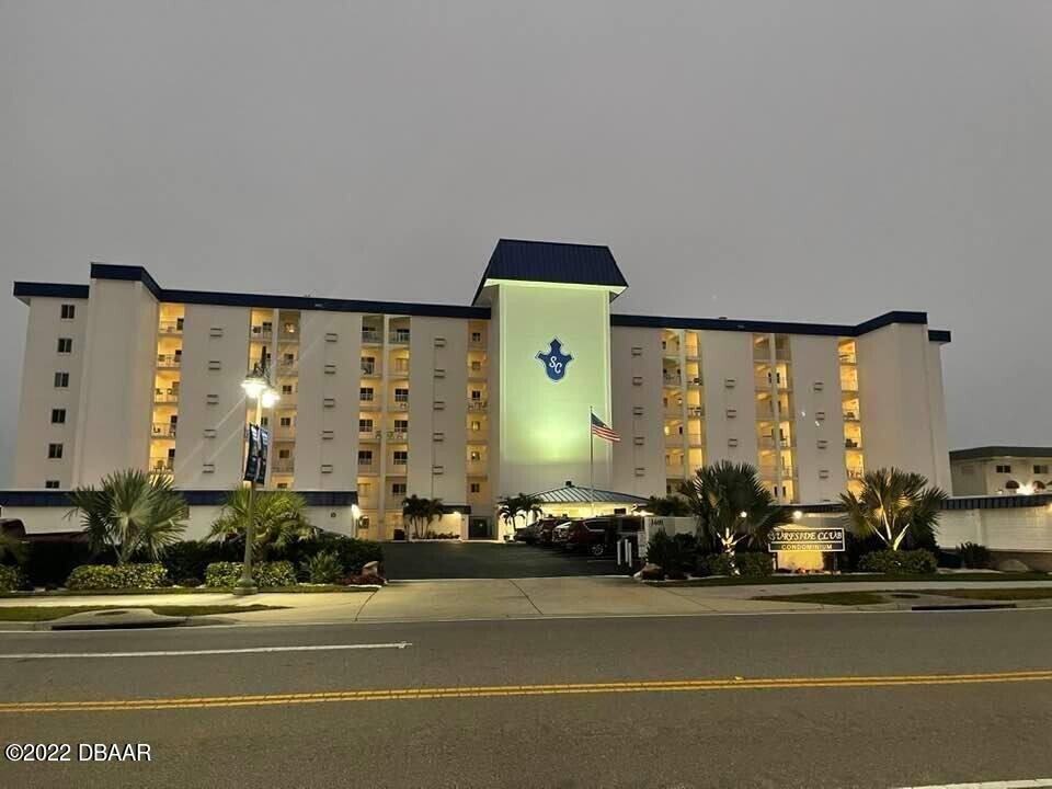 3601 S Atlantic Ave in Daytona Beach, FL - Foto de edificio