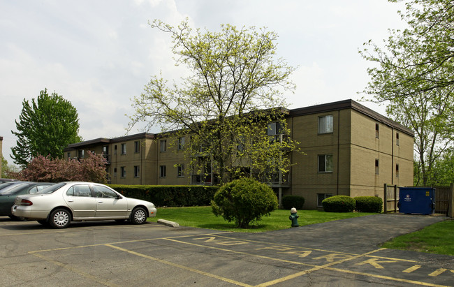 Commodore Arms Apartments in Elyria, OH - Building Photo - Building Photo