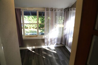 955 NW Van Buren Ave-Unit -Main floor Unit in Corvallis, OR - Building Photo - Building Photo