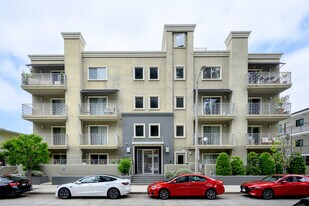 11023 Fruitland Dr, Unit 201 in Studio City, CA - Building Photo