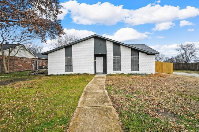 4940 Watkins Dr in The Colony, TX - Building Photo - Building Photo