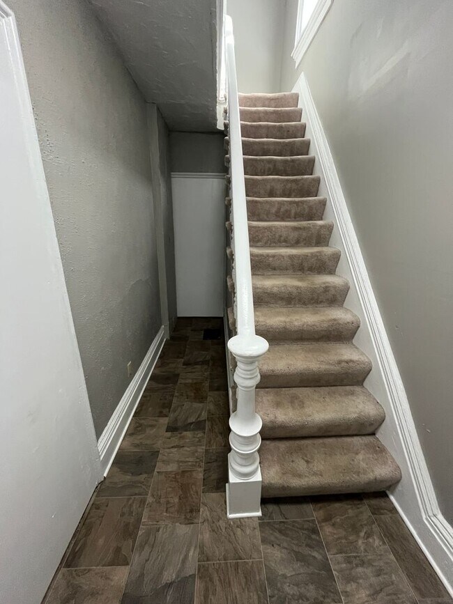 512 E Masterson Ave-Unit -Apt 201 in Fort Wayne, IN - Building Photo - Building Photo