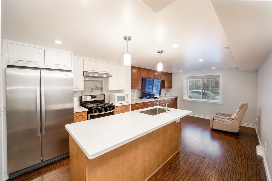 653 St Francis Blvd in Daly City, CA - Building Photo