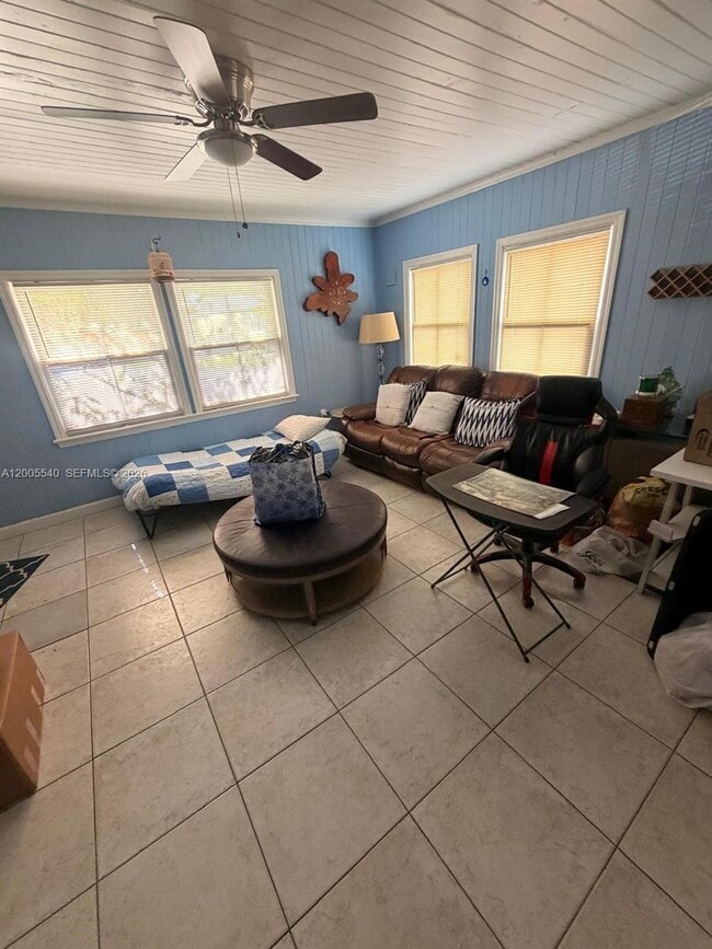 2835 SW 37th Ct in Miami, FL - Building Photo - Building Photo