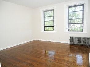 43 Carlton St, Unit 5 in Brookline, MA - Foto de edificio - Building Photo