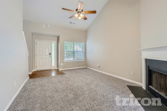 5819 Twin Brook Dr in Charlotte, NC - Foto de edificio - Building Photo