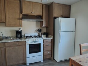 4097 Puffin Rd, Unit Studio Apartment in Ferndale, WA - Building Photo - Building Photo