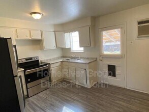 1303 Casa Vale Dr in Dallas, TX - Building Photo - Building Photo