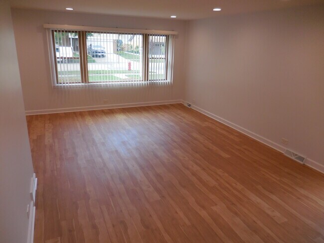 33 N Rammer Ave in Arlington Heights, IL - Building Photo - Building Photo
