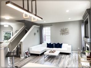 244 S Oak Creek Ln in Romeoville, IL - Building Photo - Building Photo