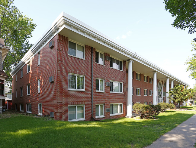 Autumn Manor Apartments in St. Paul, MN - Building Photo - Building Photo