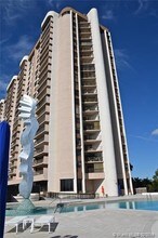 1800 NE 114th St-Unit -502 in Miami, FL - Building Photo - Building Photo