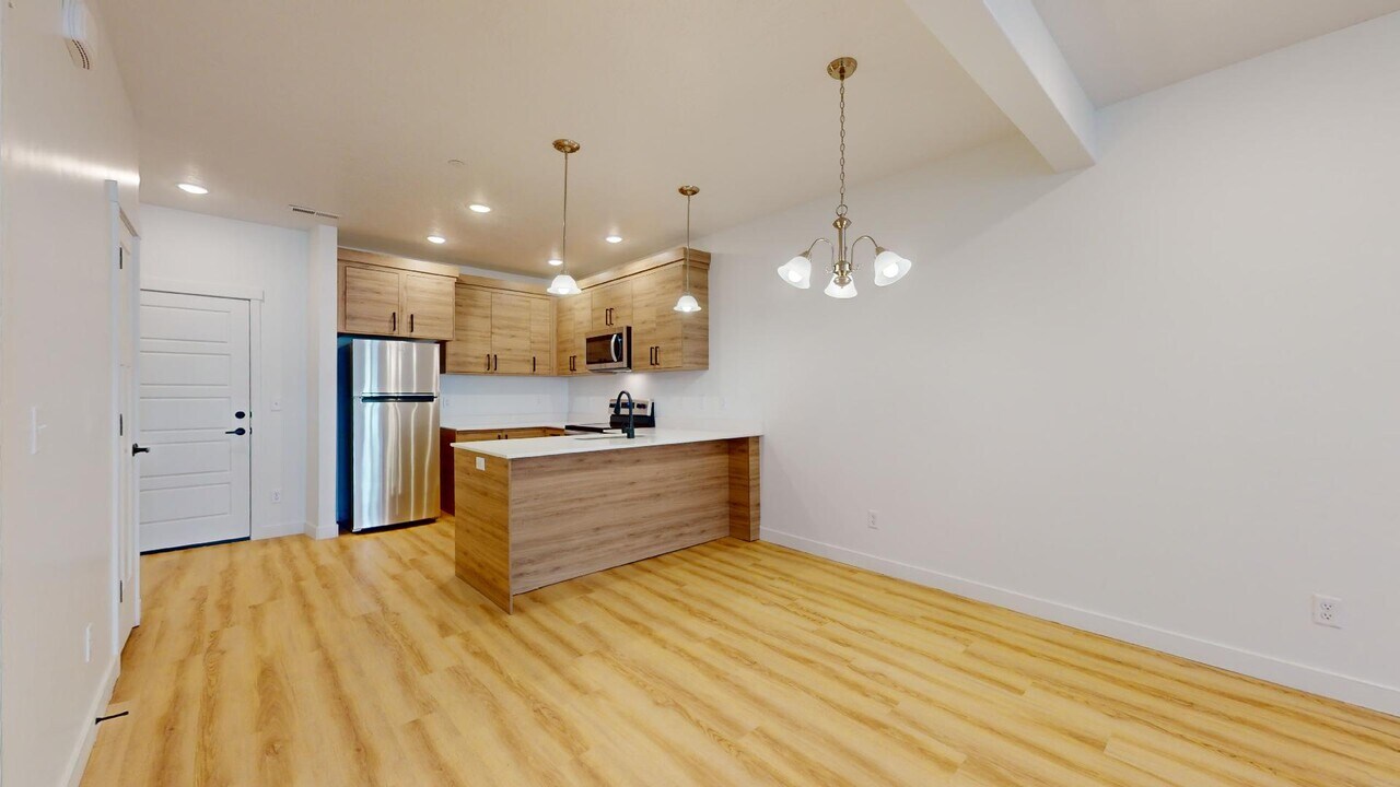 1135 W 250 S in Highland, UT - Building Photo