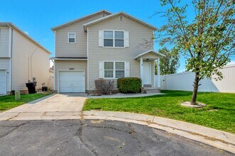 2037 N 2165 W in Clinton, UT - Building Photo - Building Photo